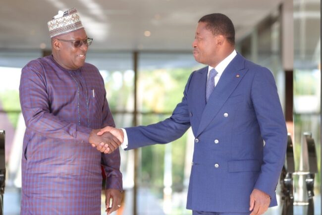 Poiignée de mains entre