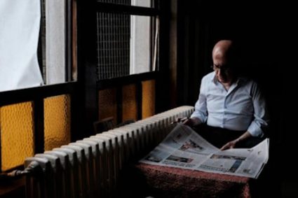 INSOLITE : Il découvre avec horreur sa propre mort dans le journal…
