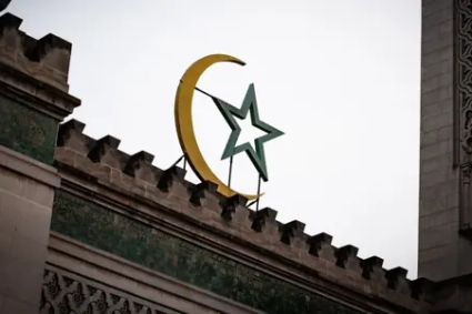 FRANCE : Découverte macabre devant des mosquées… le parquet de Paris saisi