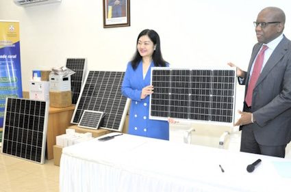ÉNERGIES RENOUVELABLES: La Chine fait don de près de 4.000 kits solaires au Togo