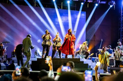 GRANDE SOIREE D&rsquo;ADORATION AVEC SONNIE BADU : Ferveur et Grâce étaient au rendez-vous au Stade de Kégué