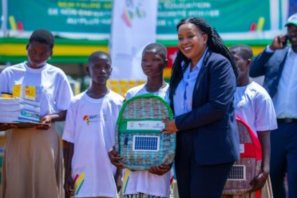 QUAND L’ECOLE DEVIENT VERTE : Les sacs solaires du SWEDD+ Togo au service des filles