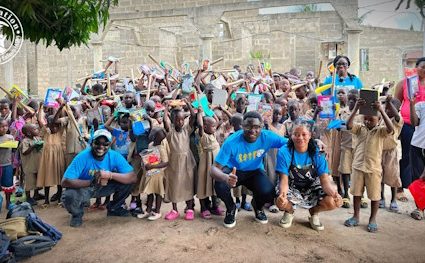 SOLIDARITE : L’Association AD2E offre des kits scolaires aux élèves de Woudzralè (Agou 2)
