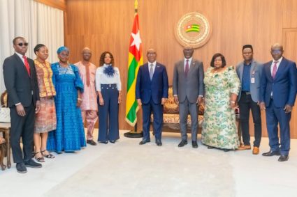 CONCOURS REINE DES SCIENCES ET TECHNOLOGIES : La Fondation Assal présente les avancées de ses lauréates au Président de l’Assemblée nationale